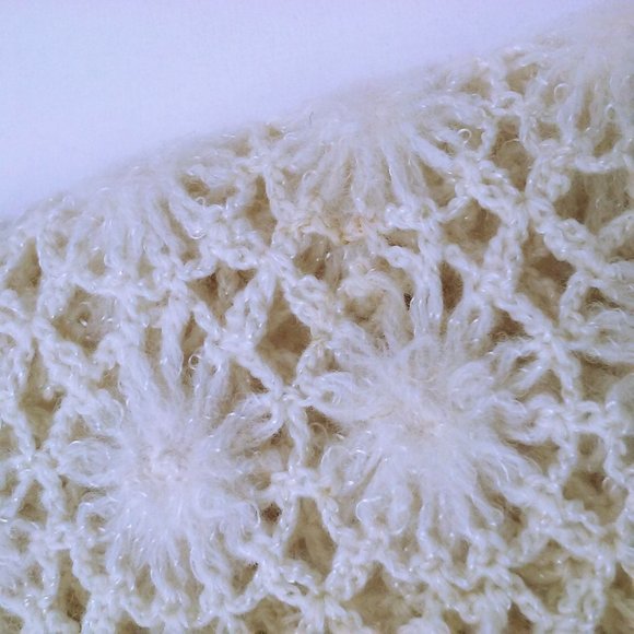 Vintage 60s Shawl Wrap Scarf 63x17 Loose Knit Textured Floral Fringe Glam Cream - Picture 10 of 12